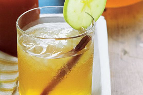 Apple Pie-Bourbon Sweet Tea