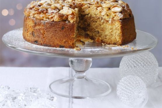 Apricot & almond fruitcake