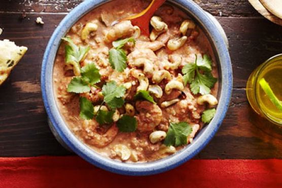 Aromatic prawn & cashew curry