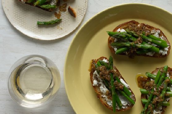 Asparagus Goat Cheese Bruschetta with Porcini Vinaigrette
