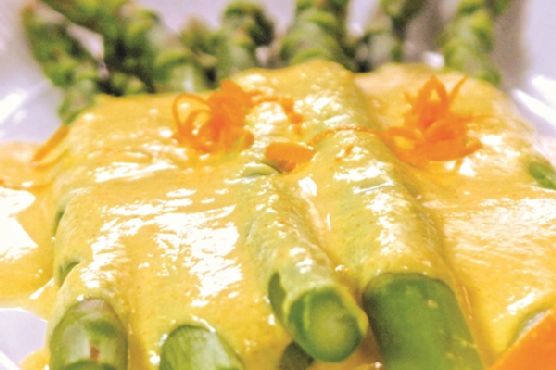 Asparagus with Vegan Hollandaise Sauce
