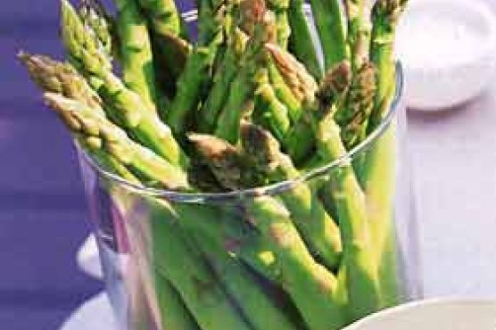 Asparagus with Wasabi-Mayonnaise Dip