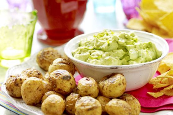 Avocado & citrus dip with spicy spuds & tortilla chips