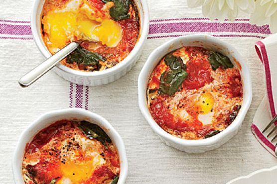 Baked Eggs with Spinach and Tomatoes