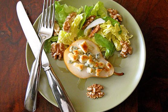 Baked Pear & Gorgonzola Salad