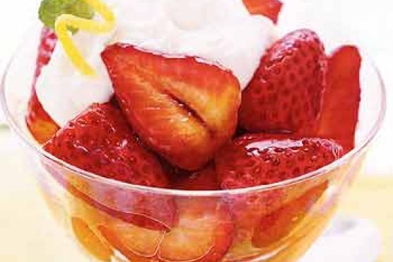 Balsamic Strawberries with Whipped Mascarpone Cheese