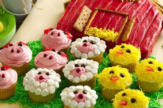 Barn Cake with Farm Animal Cupcakes