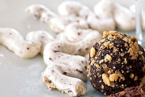 Bittersweet Chocolate Meringues