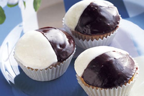 Black-and-White Cupcakes