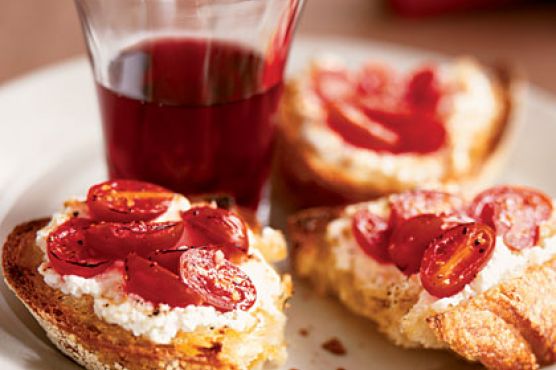 Broiled Ricotta-Tomato Toasts