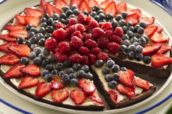 Brownie 'n Berries Dessert Pizza