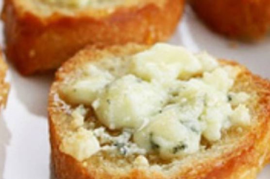 Bruschetta with Gorgonzola Cheese and Honey
