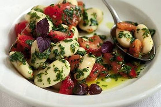 Butter bean & chilli tomato salad