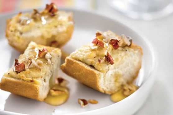 Caramelized Onion-and-Goat Cheese Bread