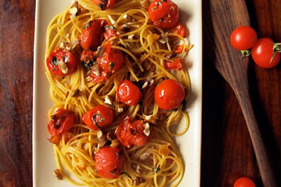Charred Cherry Tomato Pasta with Alpeppo Pepper