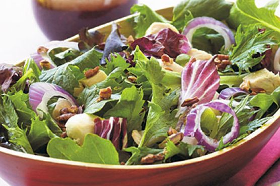 Chicken and Spring Greens with Açai Dressing