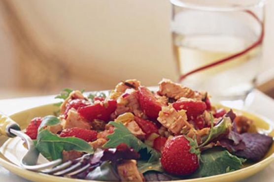 Chicken and Strawberries Over Mixed Greens