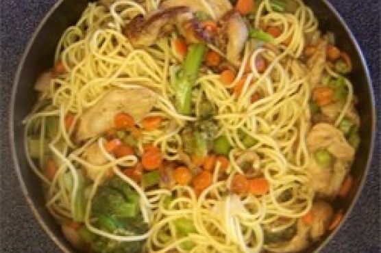 Chicken Lo Mein with Broccoli