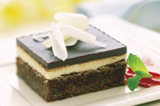 Chocolate-Mint Brownie Cake