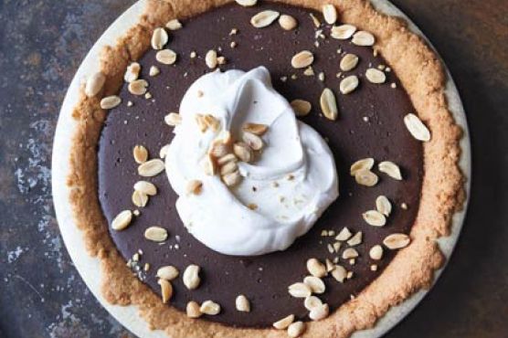 Chocolate Pudding Pie with Salted Peanut Crust