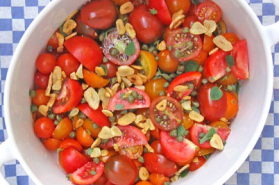 Chopped Tomato Relish with Fried Garlic and Capers