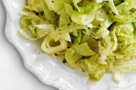 Cider-braised cabbage & leek hotpot