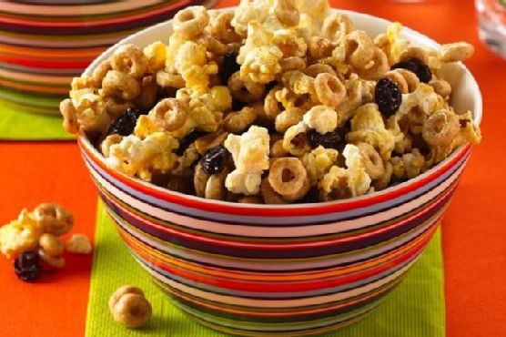 Cinnamon-Popcorn Snack