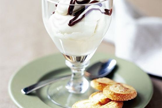 Coffee creams with chocolate orange sauce
