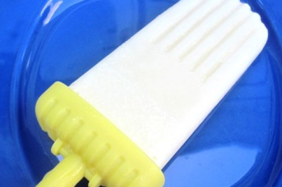 Colombian-Style Coconut Popsicles (Paletas de Coco)