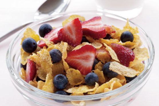 Cornflakes, Low-Fat Milk, and Berries