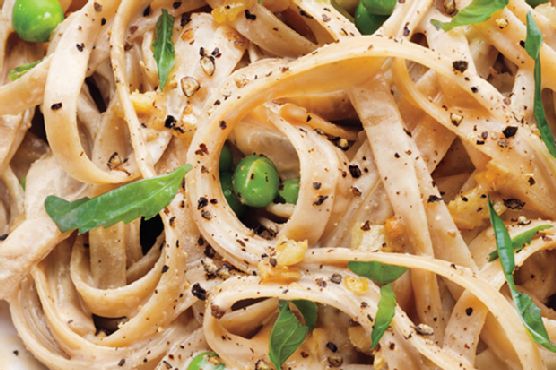 Creamy Fettuccine with Peas and Basil
