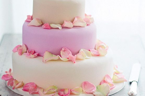 Creating your wedding cake