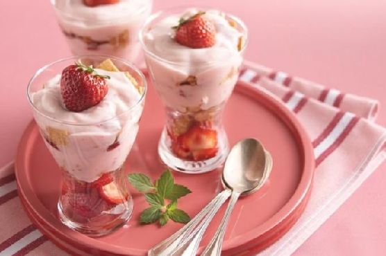 Crunchy Yogurt Sundaes