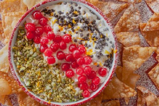 Deconstructed Cannoli Chips and Dip