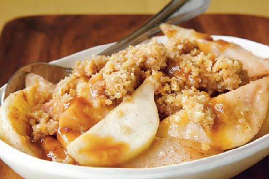 Easy Caramel-Pear Crumble