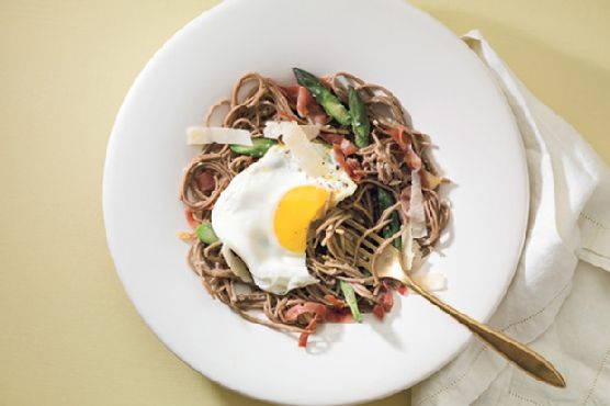 Egg-Topped Soba Noodles with Asparagus and Prosciutto