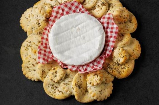 Fennel & poppy seed cracker wreath