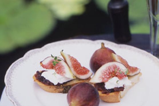Fig and Goat Cheese Crostini