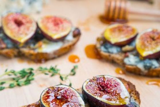 Fig and Gorgonzola Crostini with Honey