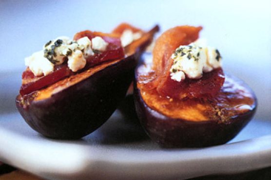 Fresh Figs with Bacon and Goat Cheese