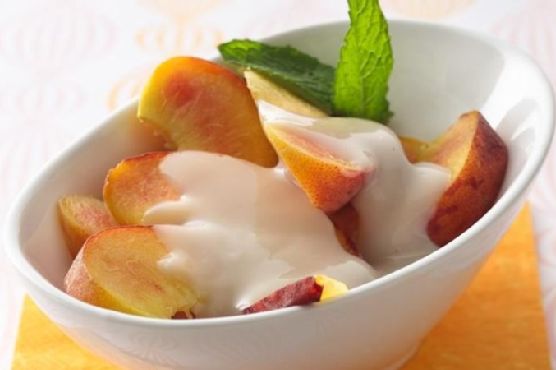 Fresh Peaches with Amaretto Sauce