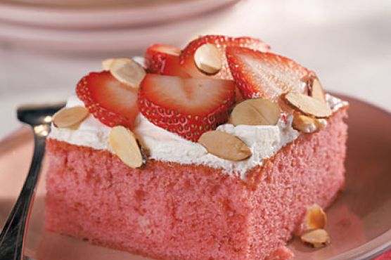 Fresh Strawberry Cake