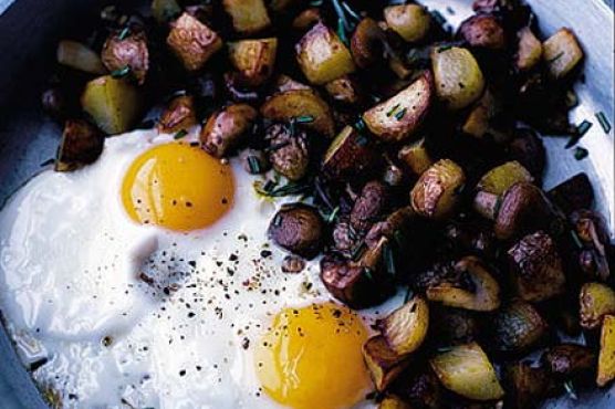 Fried eggs with rosemary sautéed potatoes