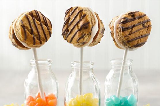 Frozen Yogurt Cookie Pops
