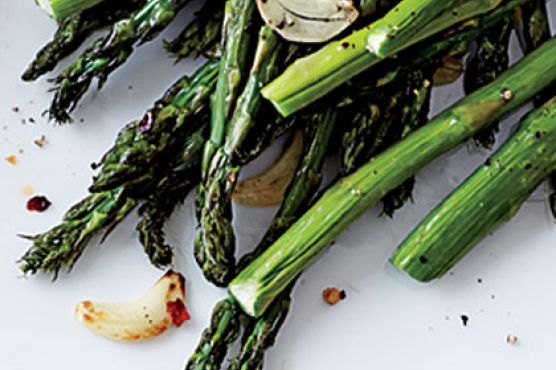 Garlic and Red Pepper Asparagus