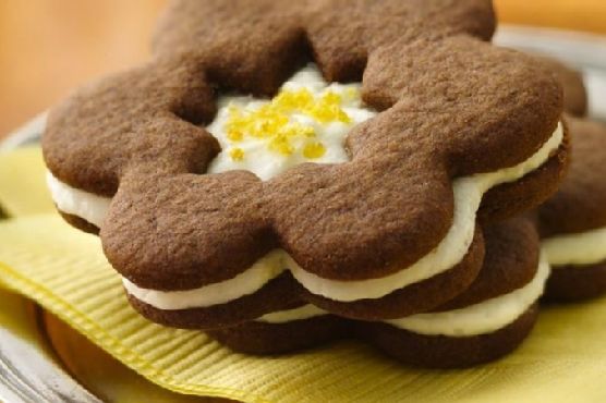 Gingersnap Sandwich Cookies with Lemon Buttercream Frosting