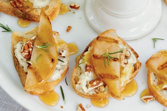 Gorgonzola-Grilled Pear Crostini