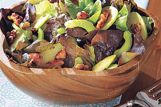 Green Salad with Spiced Walnuts