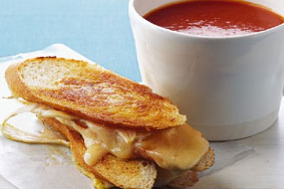 Grilled Cheddar and Fennel Sandwiches with Curry Mayo