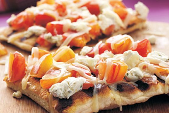 Grilled Heirloom Tomato and Goat Cheese Pizza